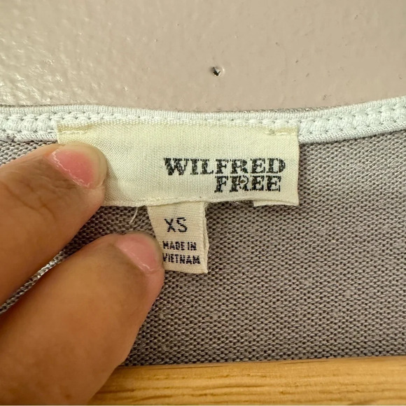 Aritzia Wilfred Free Aneta T-Shirt  Boxy Relaxed Top Blouse Vneck Gray Size XS - Picture 6 of 8